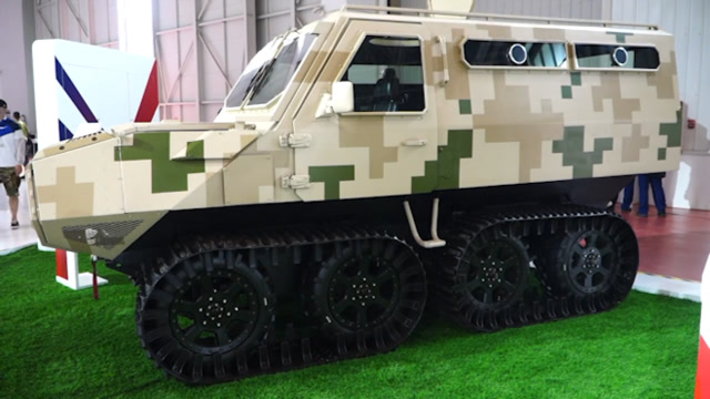 打破垄断:国产全地形车亮相珠海航展!历经8年研发,各种地形无所不能