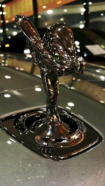 劳斯莱斯的小金人是纯金的吗