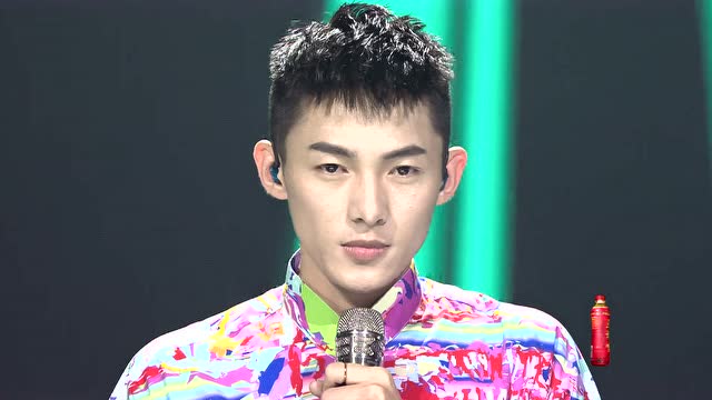 明日之子 薛之谦比心表白刘云龙:爱你哟,《欢乐颂》神曲被玩坏了