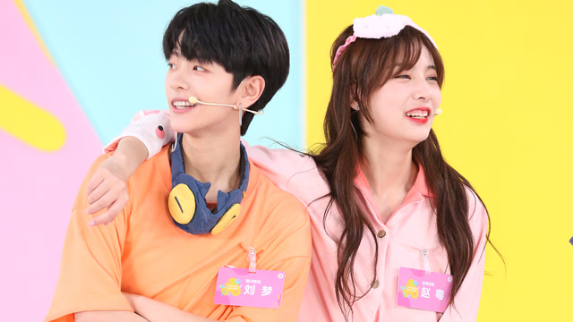 赵粤刘梦一个pose萌化全场