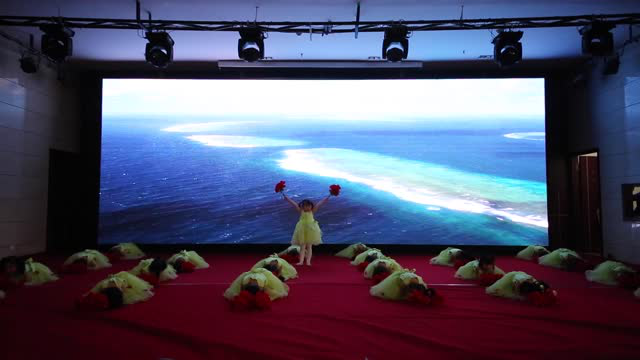 开场舞"我从延河来"