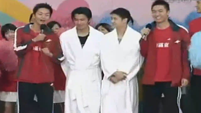 谢霆锋vs跳水王子田亮,两人游泳比赛谢霆锋竟只差0.1秒!