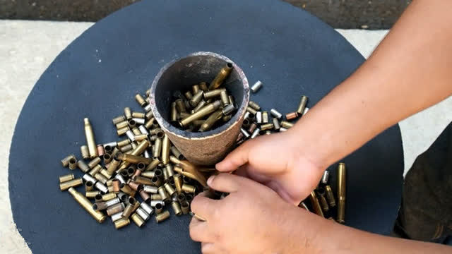 用子弹壳做10斤重黄铜锭,脑洞够大