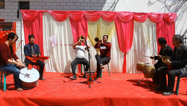 华池乡村婚宴上彭二军唢呐艺术团唢呐联奏