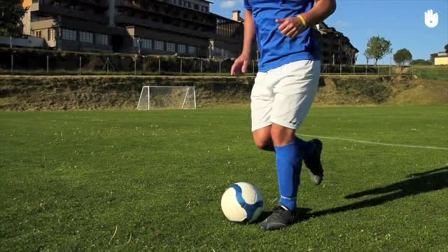 足球基础34:如何盘带(盘球带球)