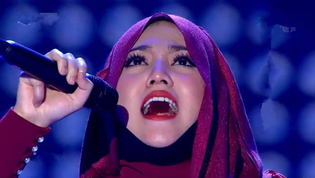 茜拉《天亮了》,马来西亚"高音公主"洒泪演唱,真情感动人