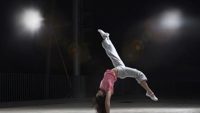 舞蹈欣赏女子三人现代舞《boom boom pow》