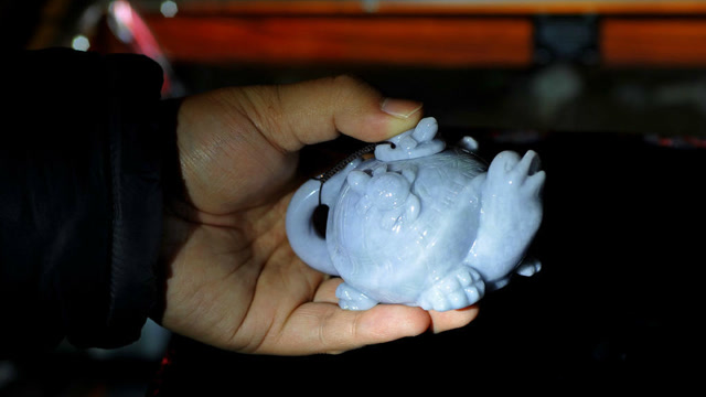 大学宝玉石专业老师 打磨璞玉三分钟 每个面都要光滑温润