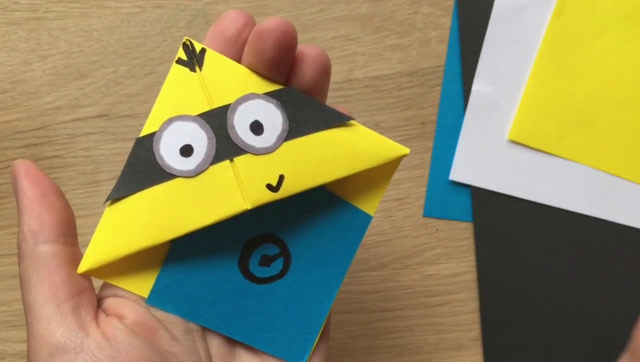 小浩折纸 千变万化的书签  小黄人书签