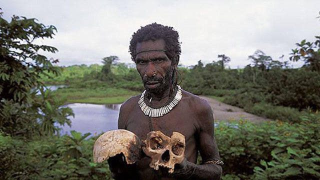 印度食人族,自称尸体给自己带来能量,把骨头当容器喝水!