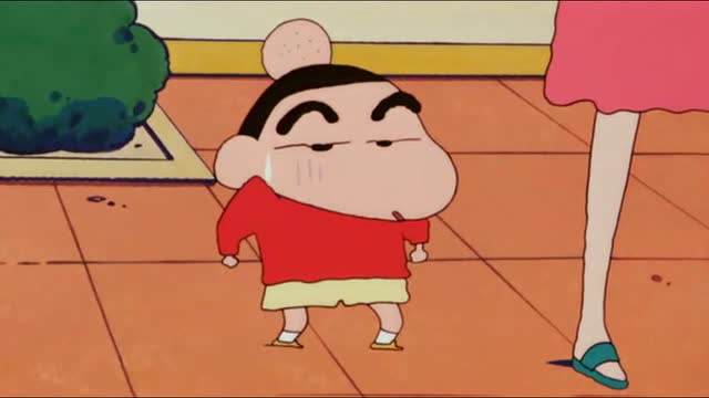 蜡笔小新:小新陪着美冴去市场买菜也挨揍!