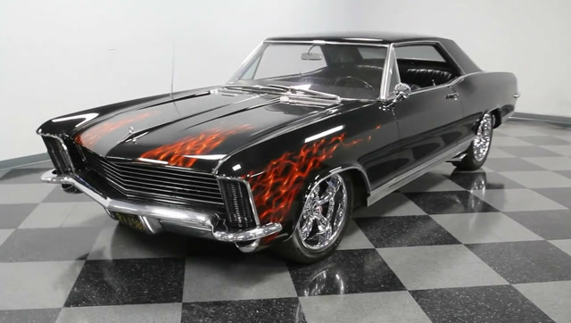 1965年的老别克汽车,里维埃拉,双门肌肉跑车,听听这发动机的声音