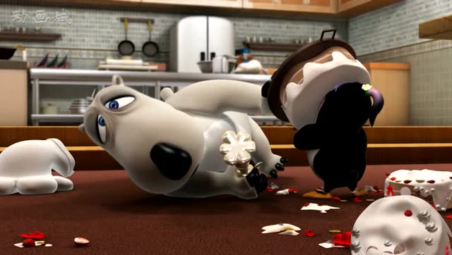 倒霉熊:倒霉熊不小心摔倒了,手里的蛋糕也掉了一地