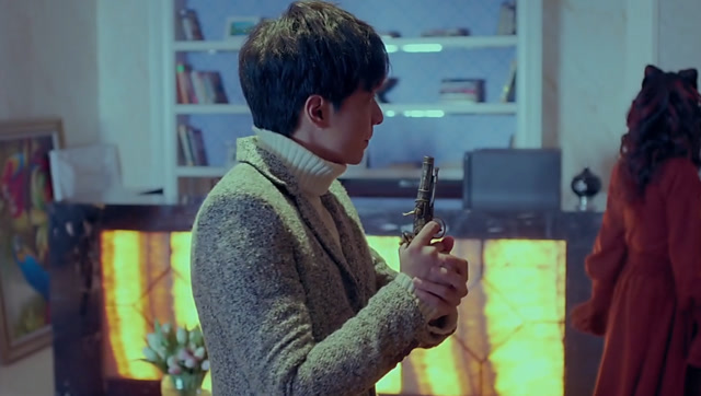 《灵魂摆渡》冬青,你的枪怎么这么小,是赵吏给你的吗