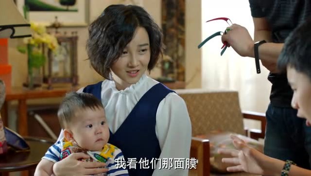 小别离张小宇给刘蒂娜礼物两人冰释前嫌让张亮忠很是欣慰