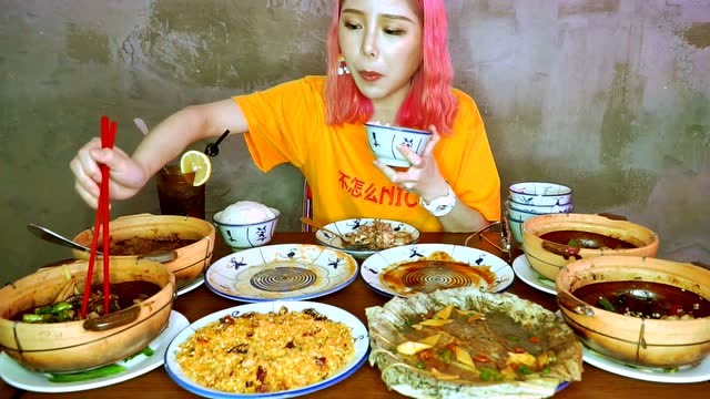 大胃王鱼子酱:怀旧粤菜我pick,4煲4盘6碗饭吃到嗨