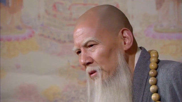 济公传:华云龙手持魔剑刺伤慧远,慧远重伤闭关修炼