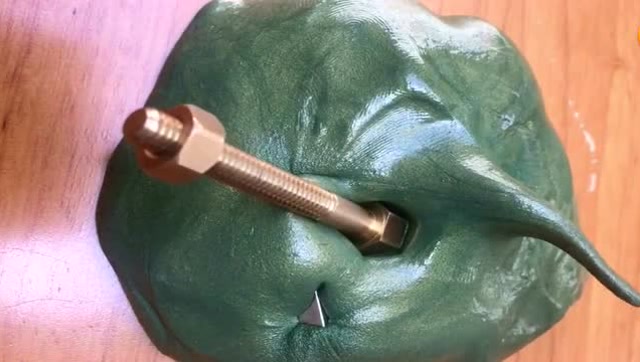 一坨会吃铁的泥巴,有人知道原理吗?