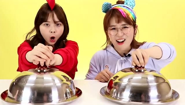 《小伶玩具》挑战之到底是拐杖硬糖还是真的食物?