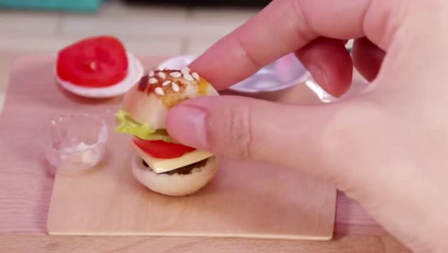 小葩迷你厨房之制作世界上最小的汉堡薯条!