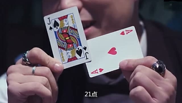外国老千瞧不起中国人,没想到国人变牌让外佬输的衣服都光了!