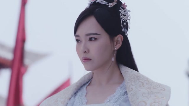 李未央一身白色华服,吸引了拓跋余的兴趣!