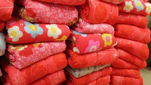 棉被有了异味很难闻?农村奶奶教我这一招,比晒太阳还还有效