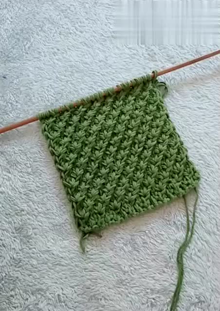 小草花围巾教程来咯,非常的好看洋气,适合所有的人群