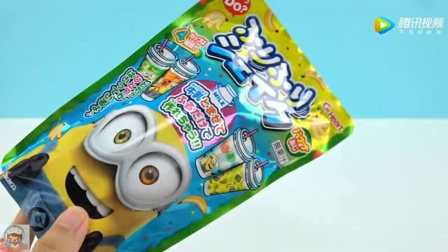 《玩具益趣园》今天来分享一个小黄人的摇摇乐奶昔食玩