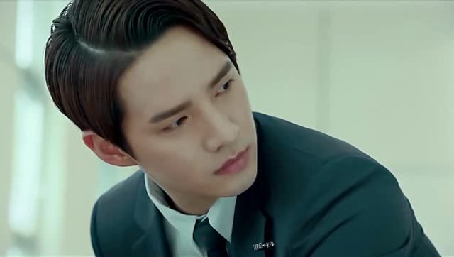 美人为馅:男一只说了一句话男二瞬间跳了起来,空气中有一丝杀气