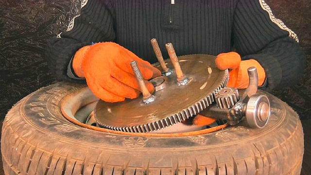 牛人发明这样一种扒胎工具,这都能想得出来,简直就是天才