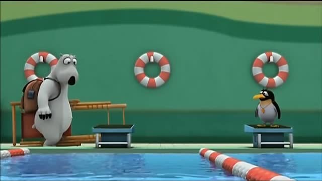 贝肯熊:倒霉熊的第一次游泳!现在才知道熊是这样游泳的!嘿嘿