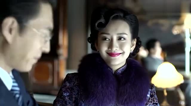 汪曼春陪明楼参加社交聚会,未曾想被曼春调查