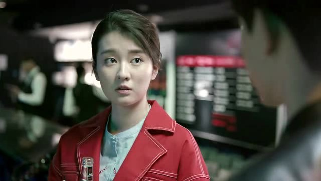 欢乐颂:小关这下彻底是害羞了,被一个酒吧小哥哥搭讪了