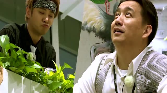 罗志祥楼上应对黄磊,两人互相嘟嘴好可爱!你们这么调皮啊!