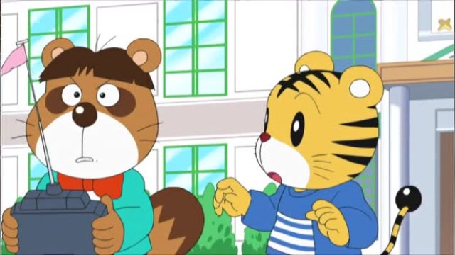 可爱巧虎:乐乐在玩遥控飞机,巧虎正巧看到了他也想要玩一会