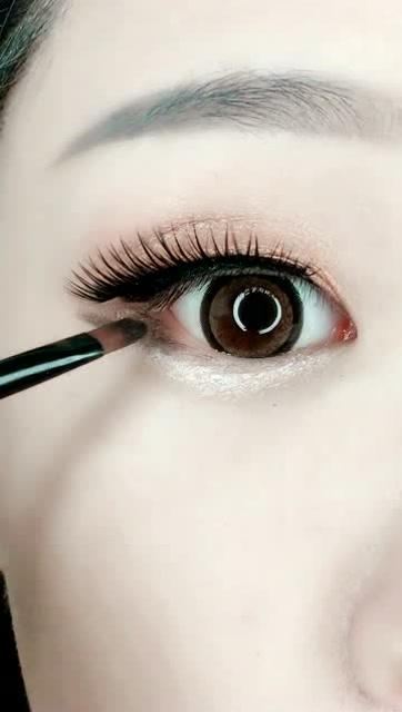 单眼皮这样画下至,眼睛变得又大又圆