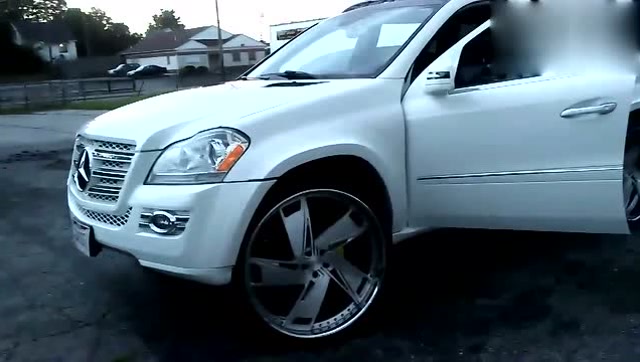 毫无违和感,奔驰gl550改装28寸 超炫酷轮毂