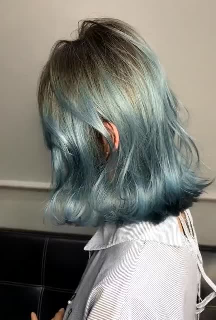 蓝灰无痕渐变短发,一款不敢回家的发色,但是超级美