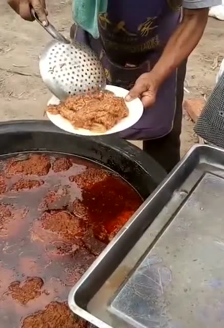 农村吃酒席,这一大锅是啥东西?看得我都没胃口了