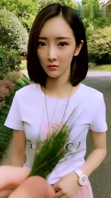 地主家的傻女儿,这也太蠢了吧!幸亏我腿长跑得快!