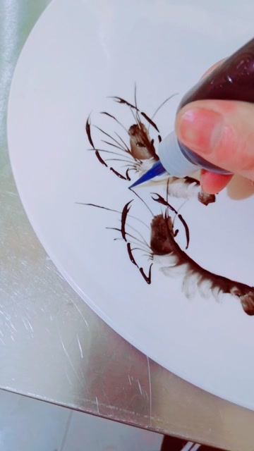 果酱画,用巧克力果酱可以画大虾的哦
