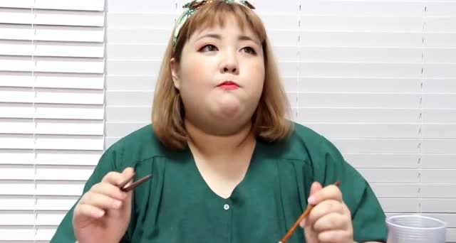 大胃王秀彬吃酱虾盖饭 寿司,今天吃的不多但都美味哦!