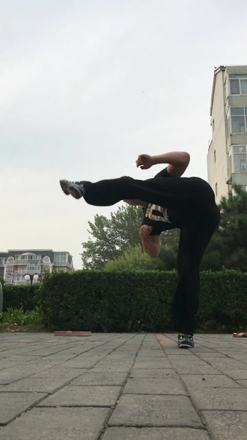 鬼脚七之如何做组合腿法?