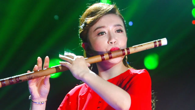 当民乐融合二次元,张莹莹笛子版《千本樱》又燃爆了