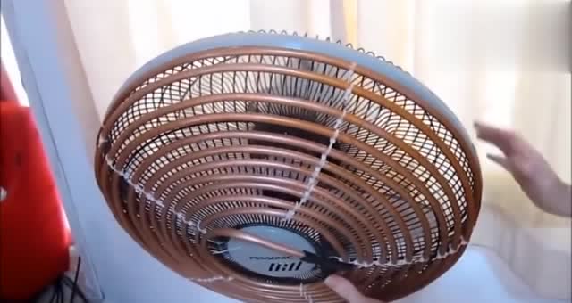 小伙用铜管自制空调扇,吹起来效果也不错,空调都不需要买