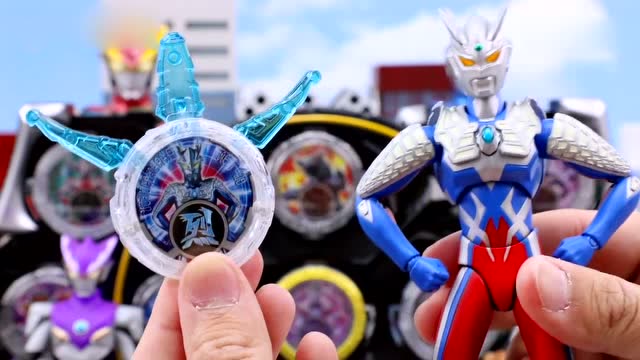 少儿趣味玩具:罗布奥特曼水晶之赛罗奥特曼变身器