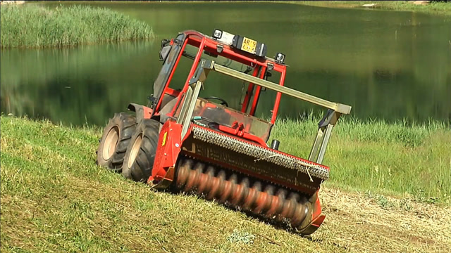 农村牛人改造的粉碎开荒机,所向披靡,无坚不摧!