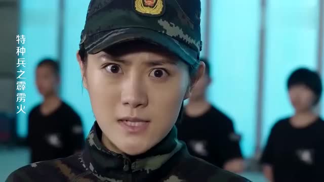 女兵发起狠来比男兵厉害,谢思潇打007招招见狠,看的热血沸腾