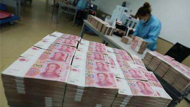 1亿人民币堆在一起有多重?又有多高?网友:给你都拿不走!